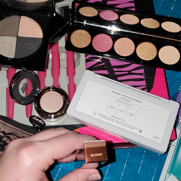 Beauty Bundle: Blinc, Hourglass, Pur, Ciate - Picture 4 of 5